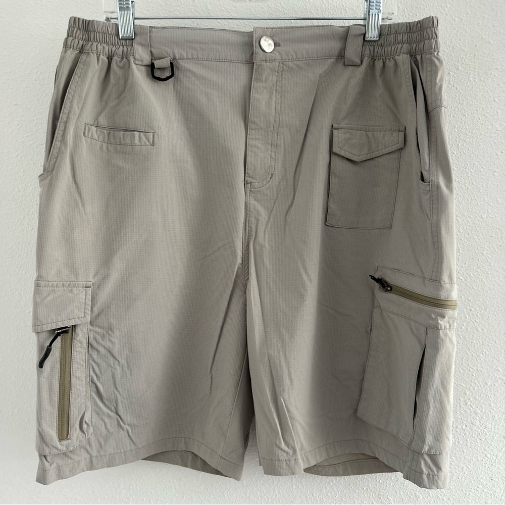 Men's Gray Utility Cargo Shorts with Multiple Pockets Size XL